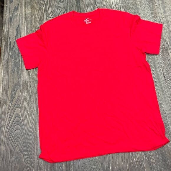 NWOT Nike T-Shirt Short Sleeve Athletic Cut Crew Neck Lightweight Red Large - Picture 1 of 3